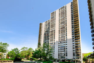 1460 Sandburg Ter, Chicago IL  60610-7688 exterior