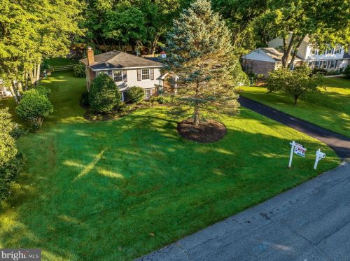 7641 Miller Fall Rd, Rockville MD 20855-1165 exterior