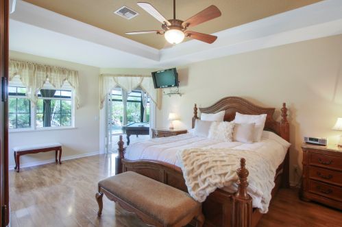 2718 Eagle Dr, Fort Pierce FL 34984-8913 exterior