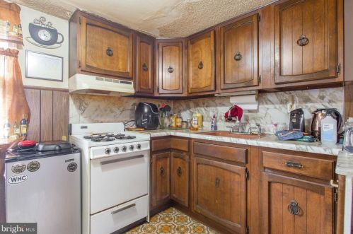 540 Riv Dr, Camden NJ 08110-2918 exterior