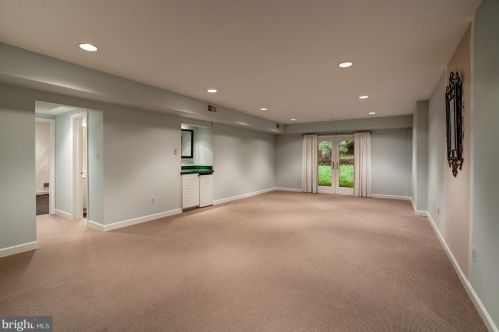 7621 Laurel Leaf Dr, Rockville MD 20854-1768 exterior