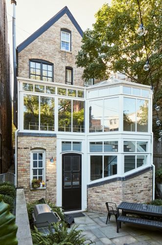 638 Oakdale Ave, Chicago, IL 60657-5310