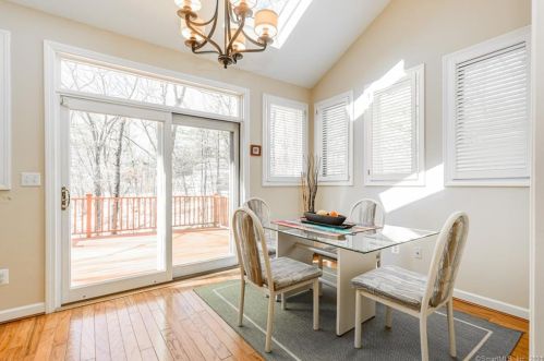 4 Ashford Ct, Farmington CT 06032-1531 exterior