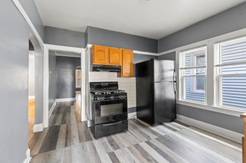 2029 11 St, Milwaukee WI 53204-3827 exterior