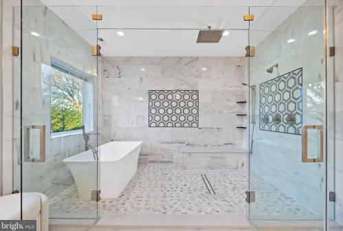 6714 Van Fleet Dr, Mc Lean VA  22101-5140 exterior