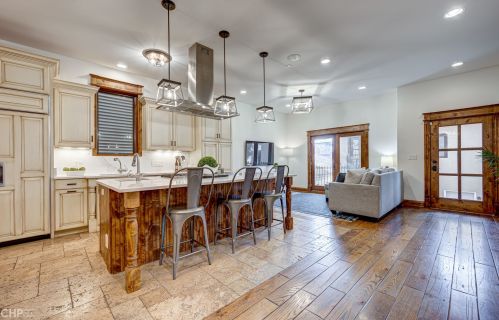 2732 Marshfield Ave, Chicago IL 60614-1016 exterior