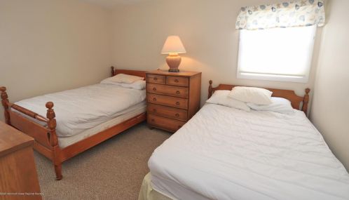 21 Dover Ave, Lavallette NJ 08735-2704 exterior