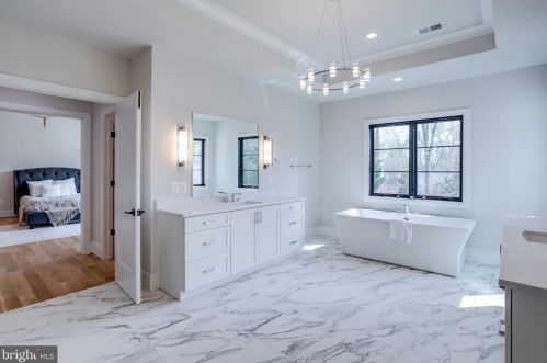 6801 Dillon Ave, Mc Lean VA  22101-4435 exterior