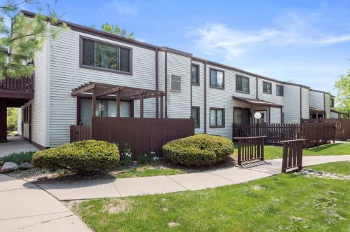 8305 107th St, Milwaukee WI  53224-2502 exterior