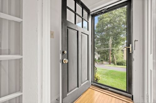 13 Is Hl Ave, Ridgefield CT exterior