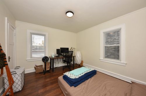 3561 Murray Ave, Milwaukee, WI 53211-2525