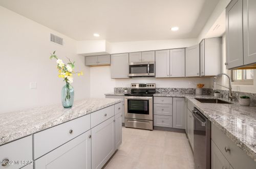 1010 Del Valle Ave, Tucson AZ  85711-5241 exterior