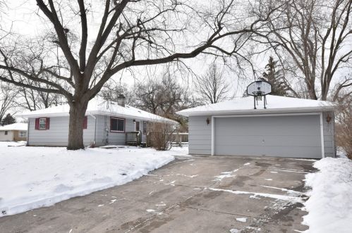 3200 Birchwood Ave, Milwaukee WI 53221-4035 exterior