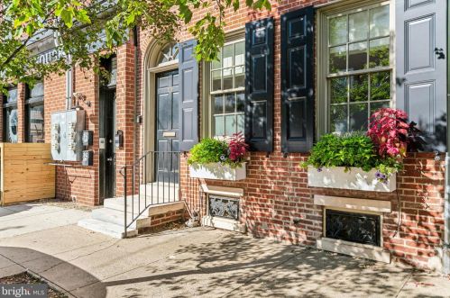 131 Bainbridge St, Philadelphia PA 19147-1810 exterior