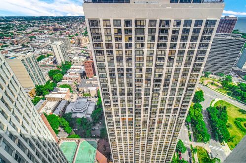 2626 Lakeview Ave, Chicago IL  60614-1809 exterior