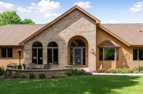 4429 Dorchester Dr, Saint Paul MN 55129-9570 exterior