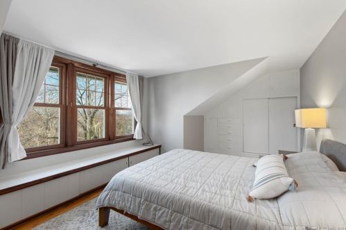 6 Jones Rd, Wallingford CT  06492-4305 exterior