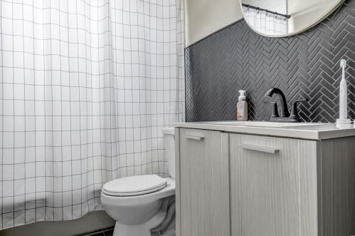 1129 Moorlands Dr, Saint Louis MO 63117-1527 exterior