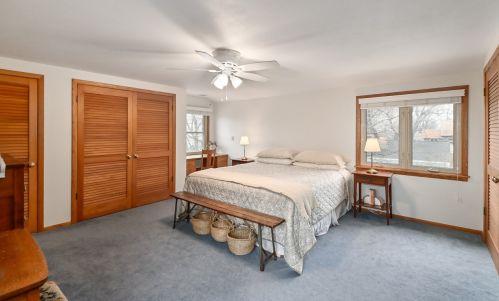 4929 Hollywood Ave, Milwaukee WI 53217-5935 exterior