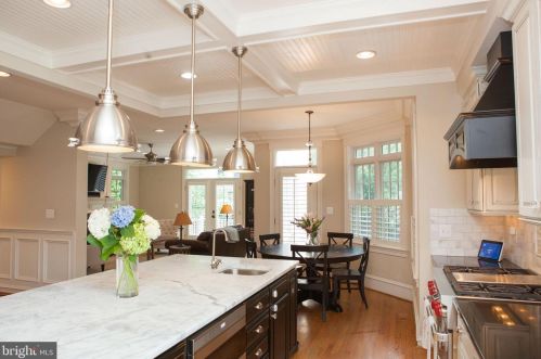 25 Masonic Vw Ave, Alexandria VA 22301-2203 exterior