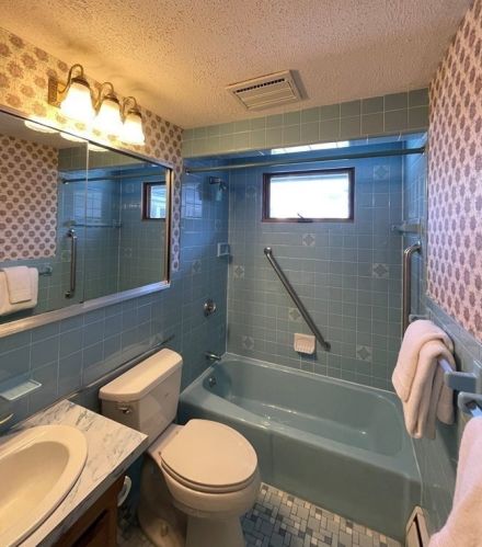 6 Herrick Rd, Peabody MA 01960-4531 exterior