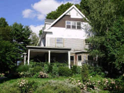 19 River St, Newton, MA 02465-1835