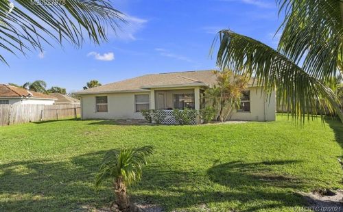 2390 Beechwood Ter, Fort Pierce FL 34952-7302 exterior