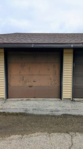 6030 Calumet Rd, Milwaukee WI  53223-4128 exterior