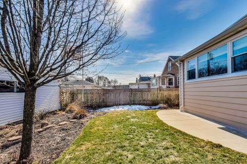 6147 Melvina Ave, Chicago IL 60638-4305 exterior