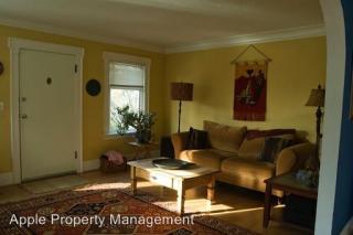 2842 32nd Ave, Seattle WA  98144-6112 exterior