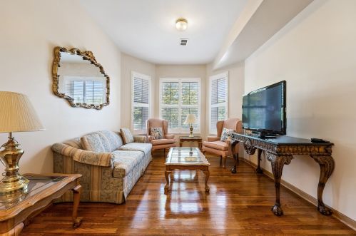 4047 Harrison St, Chicago, IL 60624-3548