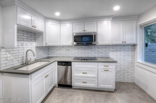 2015 8 St, Tucson AZ 85719-5515 exterior