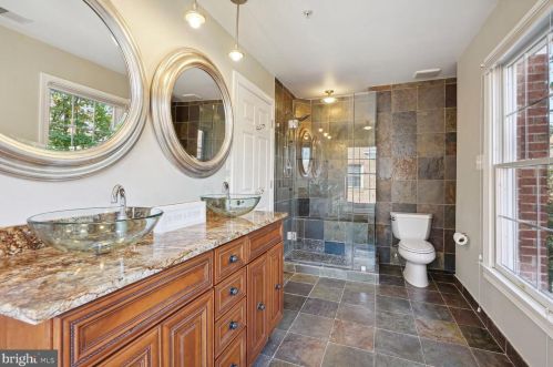 1320 Lessard Ln, Mc Lean VA  22101-3630 exterior