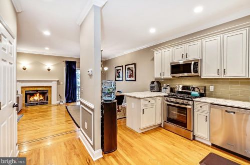 29 Burgess Dr, Piscataway, NJ 08854-6657