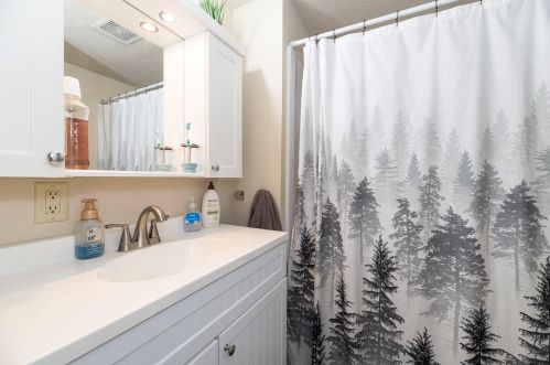 2335 Amherst Ave, Kalamazoo MI  49008-3937 exterior