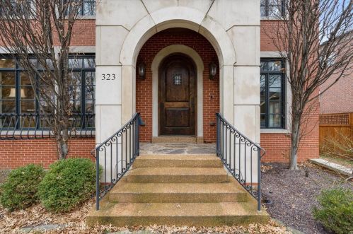 323 Forsyth Blvd, Saint Louis, MO 63105-3617