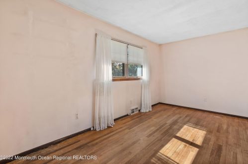 22 Castle Ave, Jackson Twp NJ 08527-2513 exterior