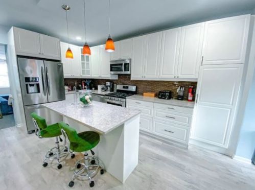 2743 Greenview Ave, Chicago IL 60657-4007 exterior