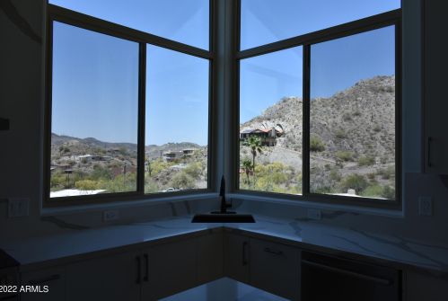 1825 Cinnabar Ave, Phoenix AZ  85020-1916 exterior