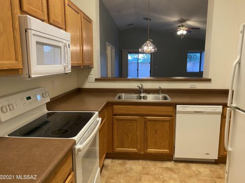 5249 Crowley Ln, Tucson, AZ 85705-4941