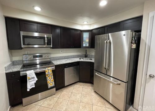 757 Shannon Ave, Perth Amboy NJ 08861-1630 exterior