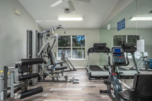 5320 Whitten Dr, Naples FL 34104-5301 exterior