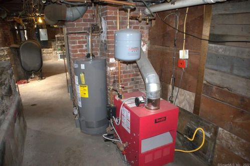 231 Seymour Ave, Derby CT 06418-1325 exterior