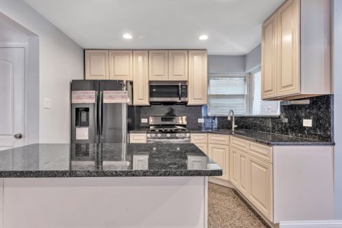 7641 Hamilton Ave, Chicago, IL 60620-5728