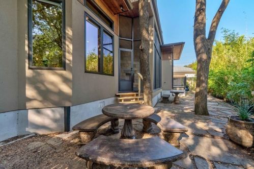 810 Christopher St, Austin TX 78704-1619 exterior