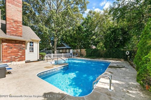 19 Glenwood Dr, Berkeley Township NJ 08721 exterior