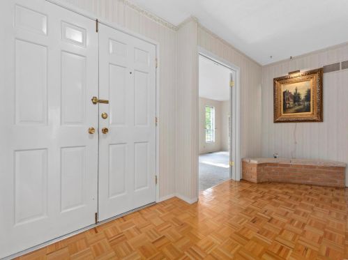 5208 Amberglow Dr, Saint Louis, MO 63129-3206