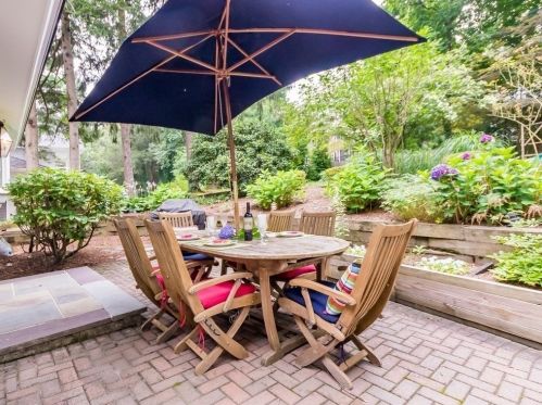 146 Arnold Rd, Newton MA 02459-3046 exterior