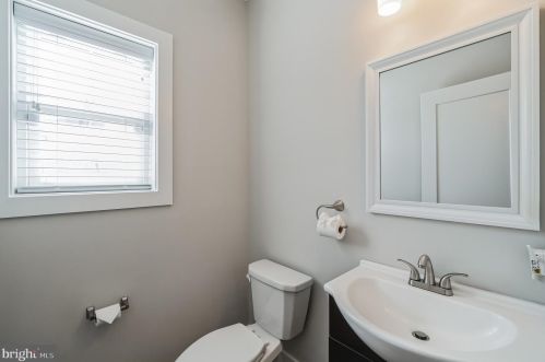 220 Fountain St, Philadelphia PA  19128-4508 exterior