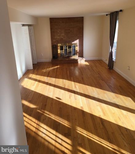 6 Bouldercrest Ct, Rockville MD  20850-3111 exterior